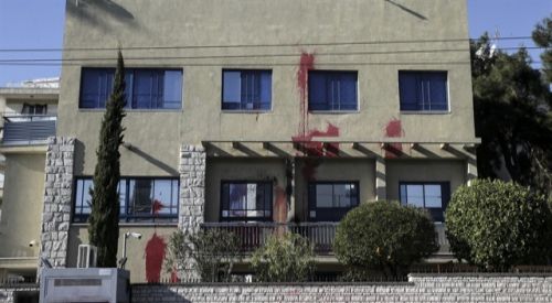 İsrail'in Atina Büyükelçiliğine boyalı saldırı